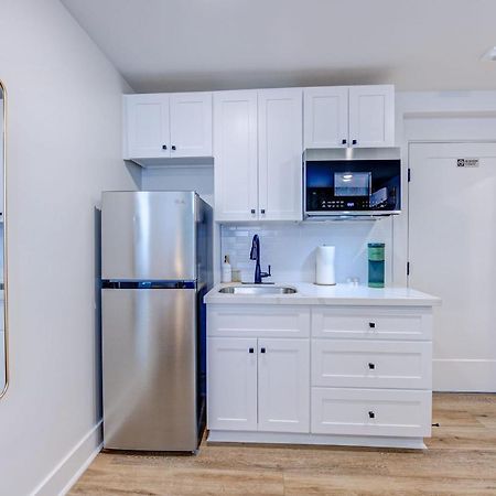 Roaring Tigers Studio Apartment Galveston Buitenkant foto